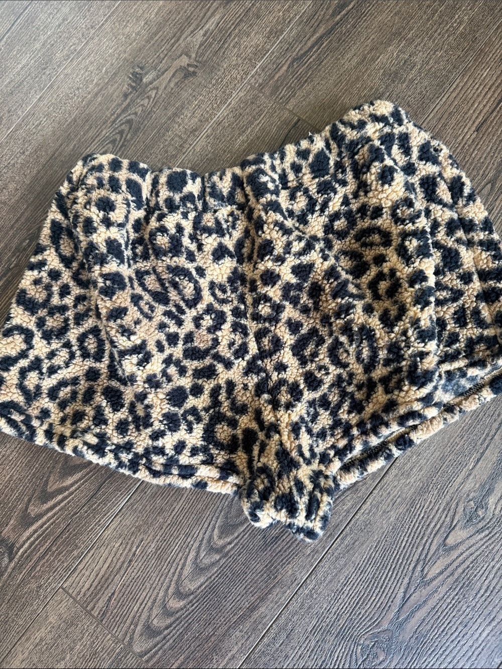 No Boundaries Leopard Print Fleece Shorts - Tan/Black L (12-14) - Picture 4 of 5